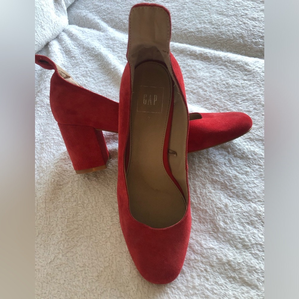 Size 7 Gap Heels